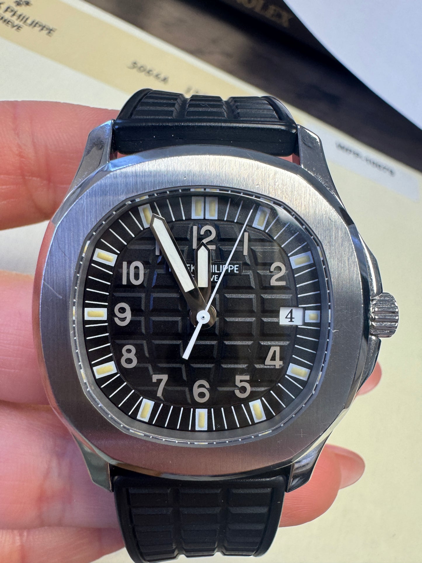 Patek Philippe Aquanaut
WARRANTY