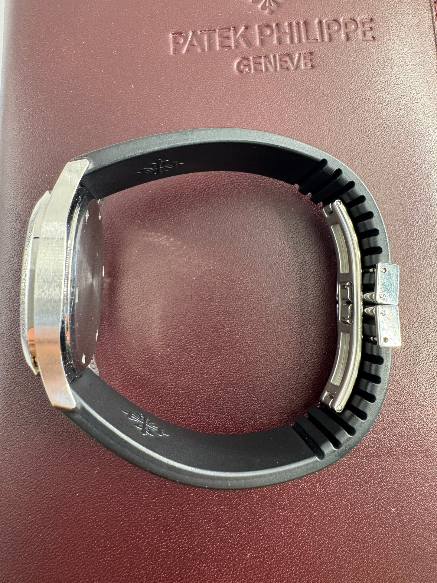 Patek Philippe Aquanaut
WARRANTY