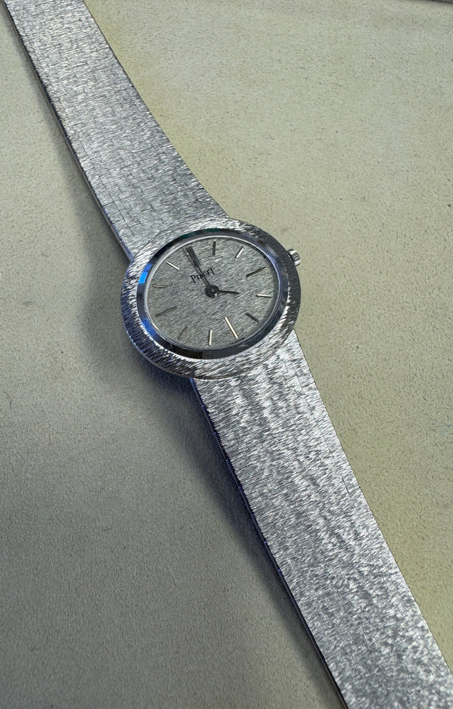Piaget
Ellipse 18k white gold