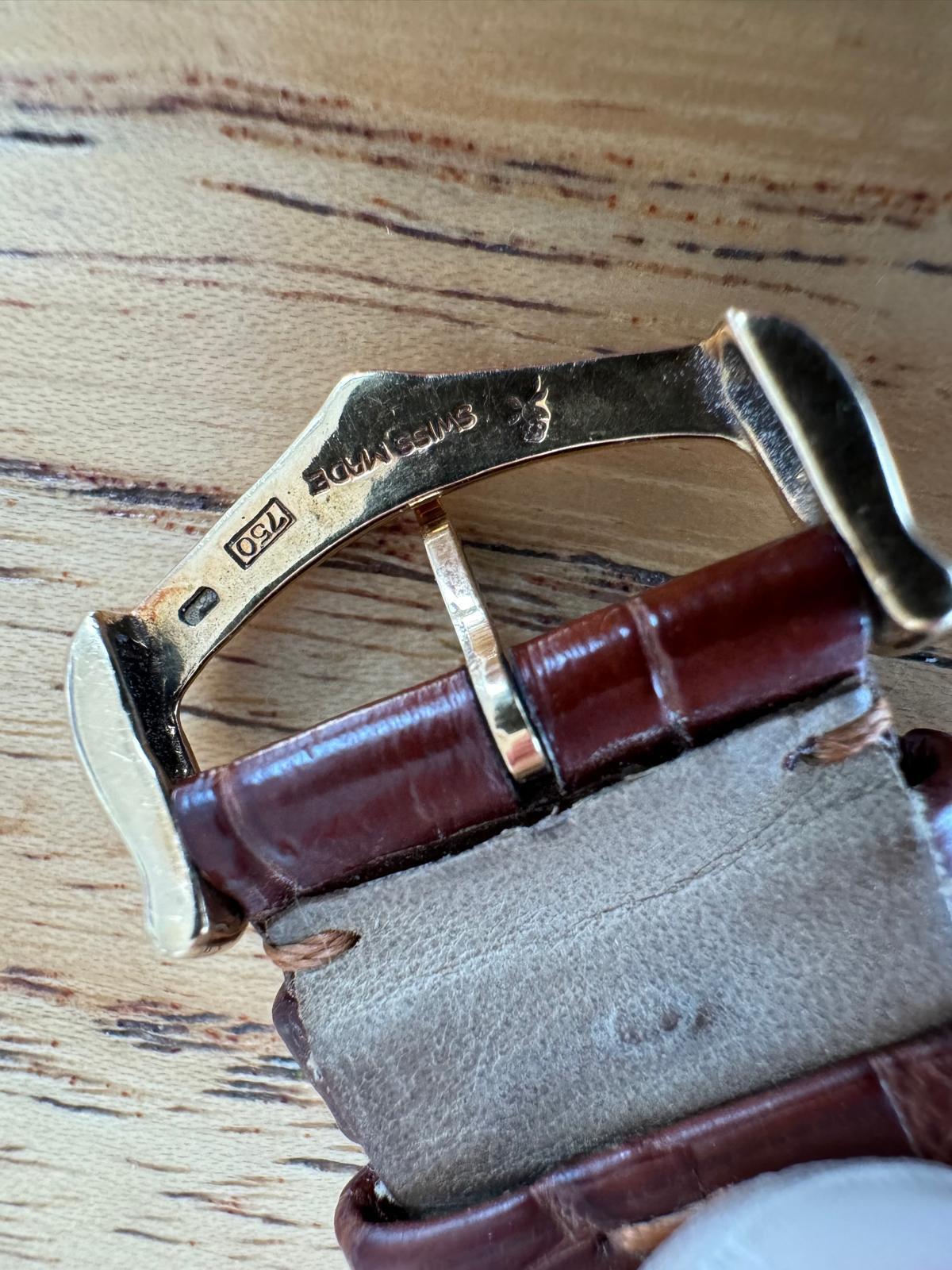 Cartier Pasha
18K Gold 38MM 1989