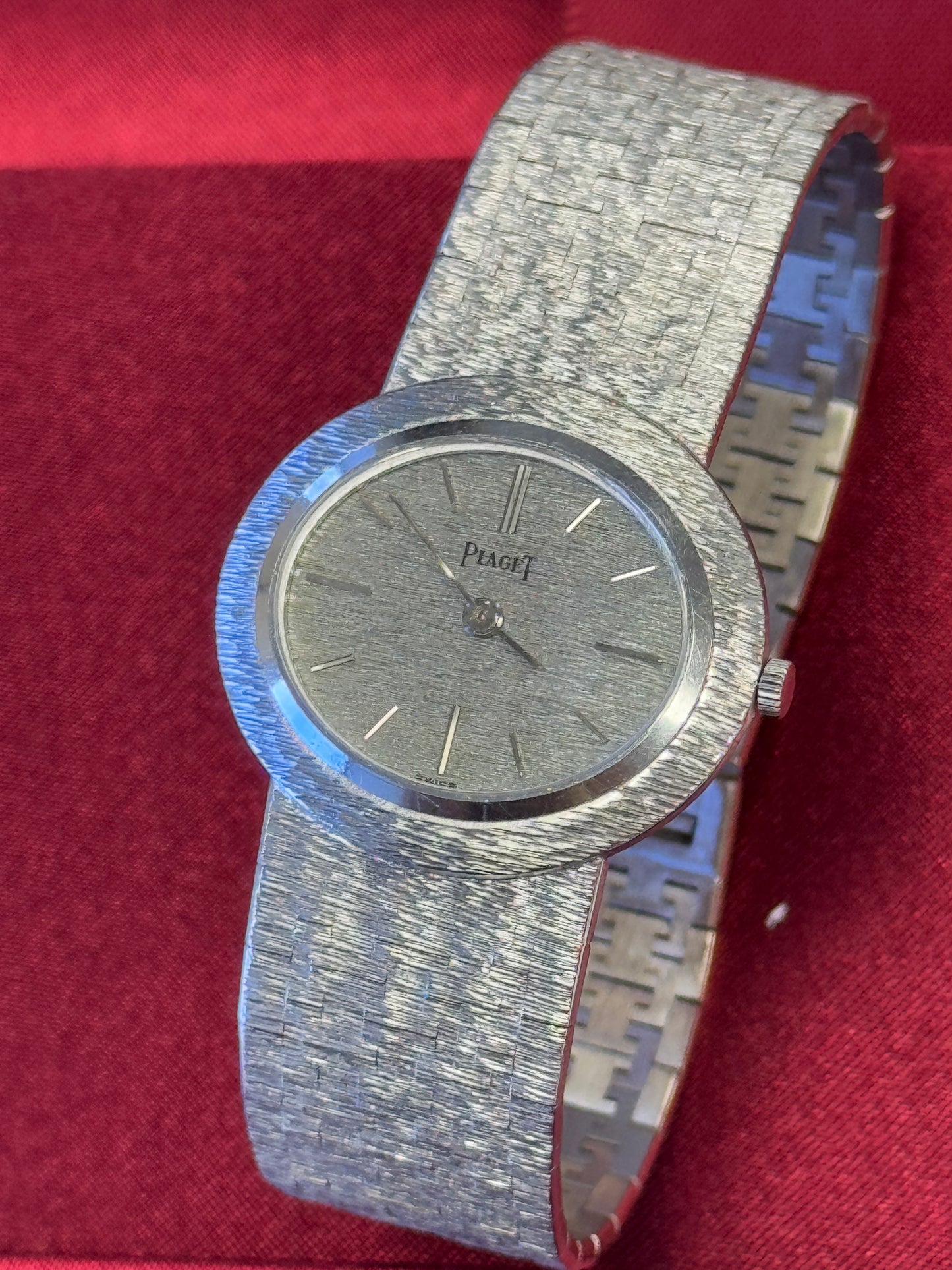 Piaget
Ellipse 18k white gold